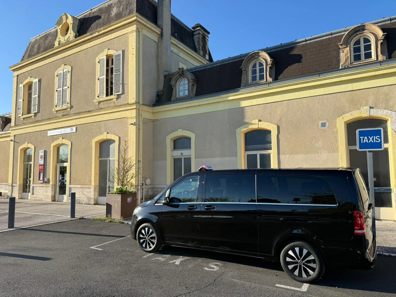 ABC TAXI 46 - MERCEDES CLASSE V - Gare SNCF de Souillac .jpeg