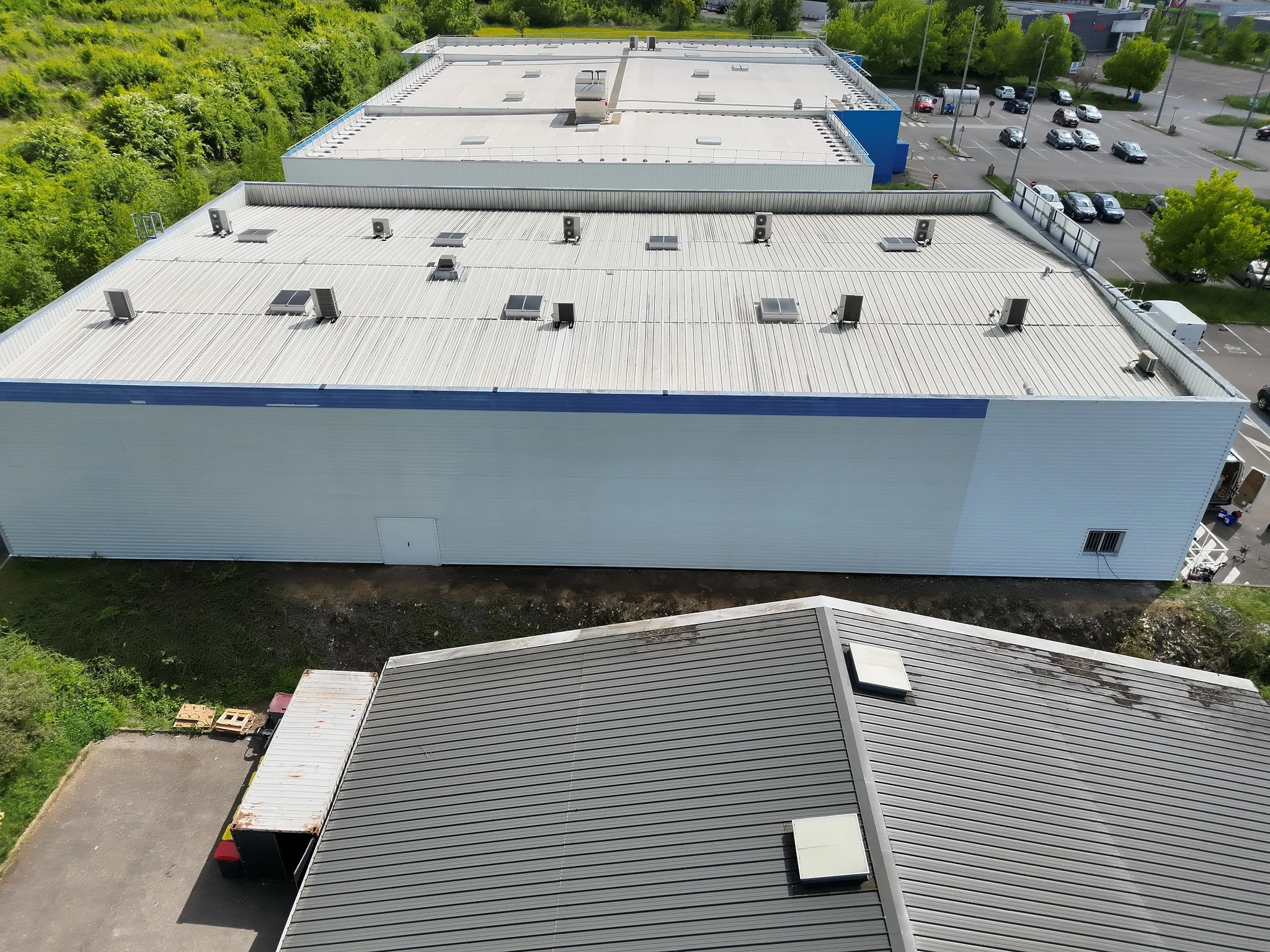 Captation aérienne sur site d'entreprise – Flight Drone Service Captation vidéo par drone sur un site d'entreprise