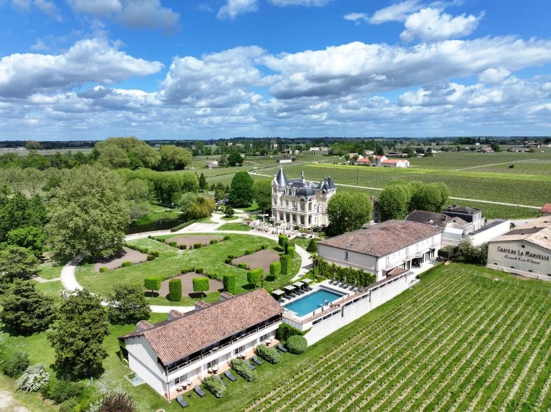 Photo aérienne par drone d'une propriété mise en vente, réalisée par Flight Drone Service