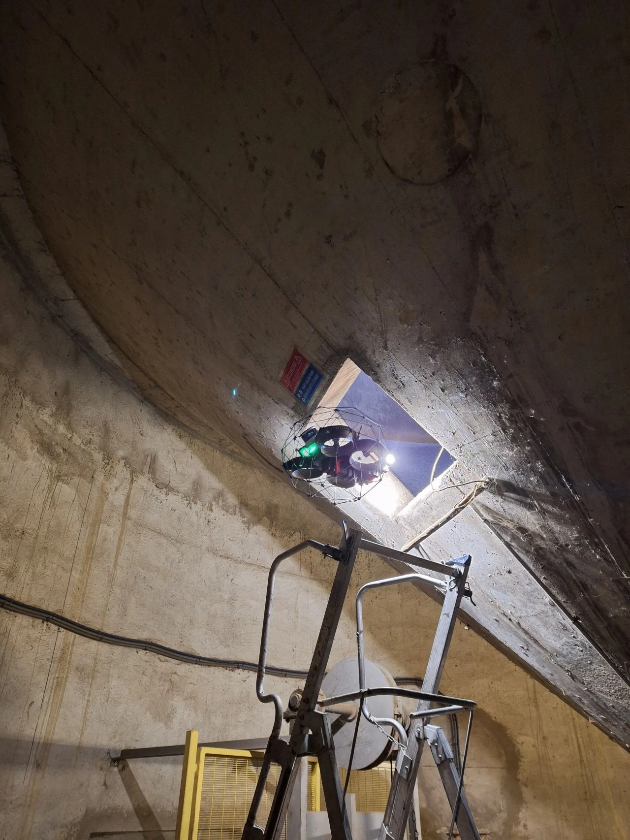 Vue aérienne par drone d'un chantier en cours, suivi réalisé par Flight Drone Service